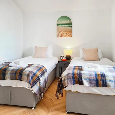 Henry House - Uk39786 Holiday home *